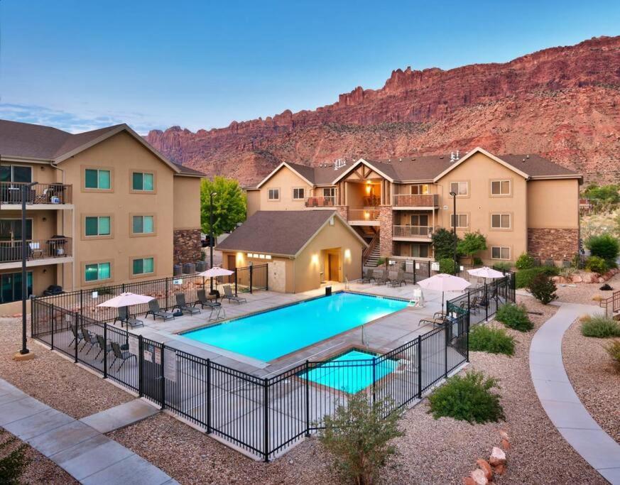 6A Family Friendly Redcliff Condo Pool & Hot Tub モアブ エクステリア 写真